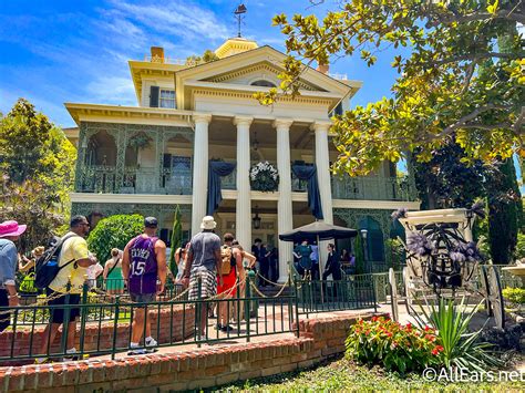 13 New Things We Learned About The Haunted Mansion Ride When Watching ...