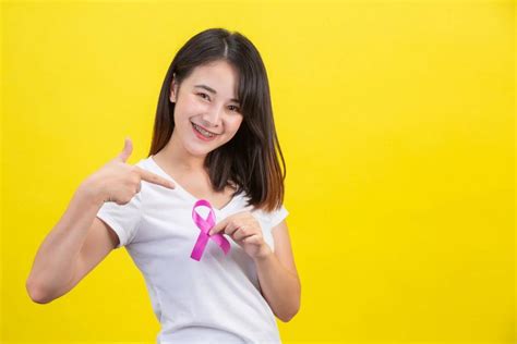 इन 7 तरीकों से जानें Breast Cancer है या नहीं