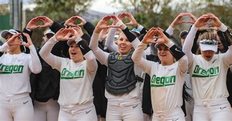 Oregon softball advances to Super Regional on monster grand slam - On3