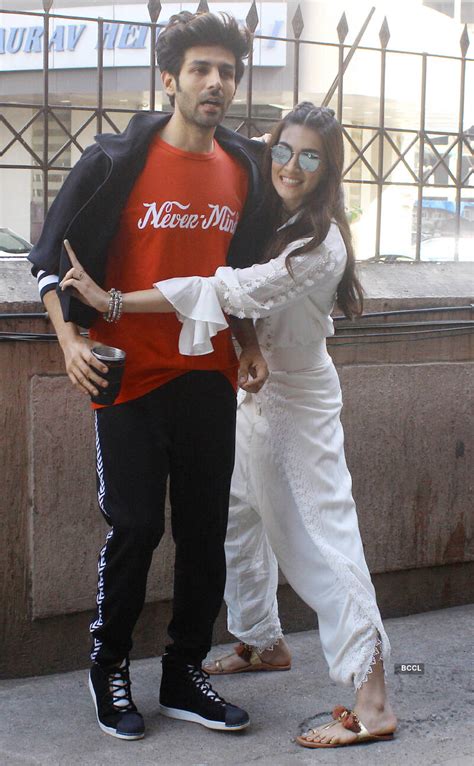 Laxman Utekar, Kartik Aaryan, Kriti Sanon and Dinesh Vijan promote ...