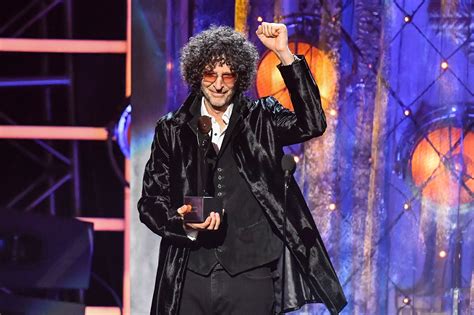 Bill Maher says Howard Stern won't 'ever leave the house’ due to ...