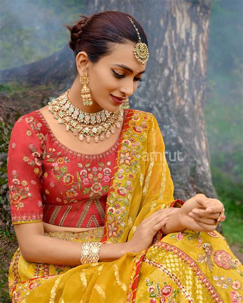 Simple Tips for Wearing Lehengas at Weddings – AMRUT