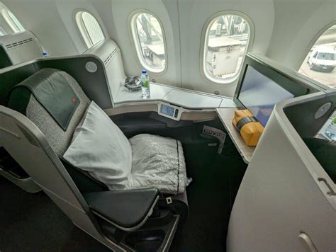 Air Canada Rouge Business Class 的图像结果