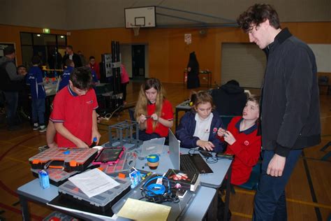 Robotics Club 的图像结果