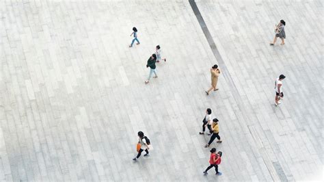 Business People Walking Aerial View 的图像结果