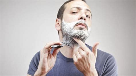 男人刮胡子也有讲究？学会避开3个时间点，不然刮不干净还易过敏 - 壹读