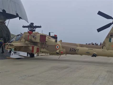 Apache helicopter: Missiles, radar, chain gun - what weapons 'tank in ...