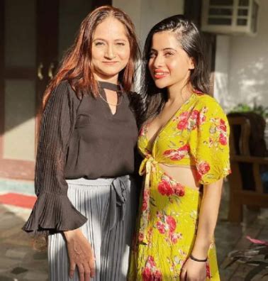 Urfi Javed - Net Worth, Age, Boyfriend, Relationship, Sister, Height ...