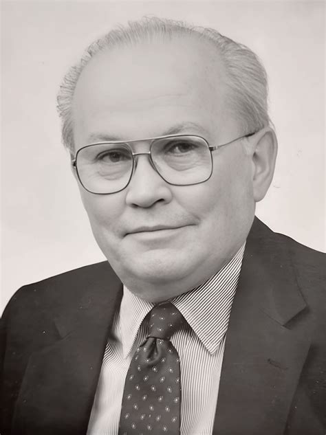 JOHN J. SCANLON - Lynch Cantillon Funeral Home