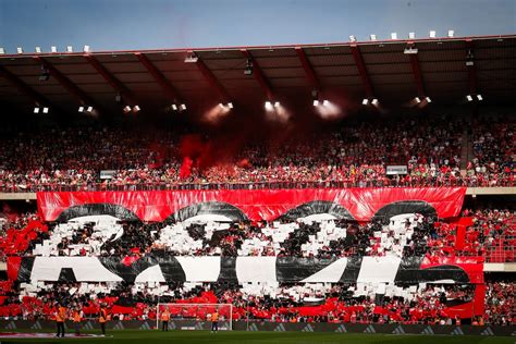 Le tifo des supporters du Standard pour la réception du Club de Bruges ...