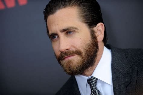 Jake gyllenhaal beard stubble bearded man Mens Facial Hair Styles ...