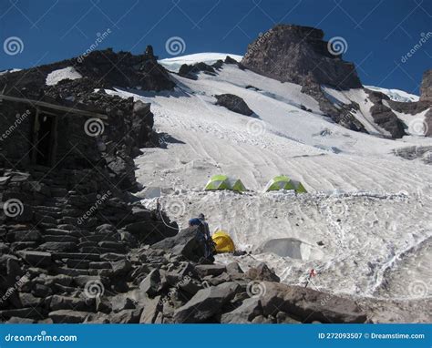 Camping in the Snow, Tents at Camp Muir, Climbing Mount Rainier Stock ...