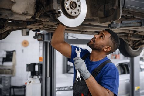 7 Mercedes Brake Repair Warning Signs in Dubai