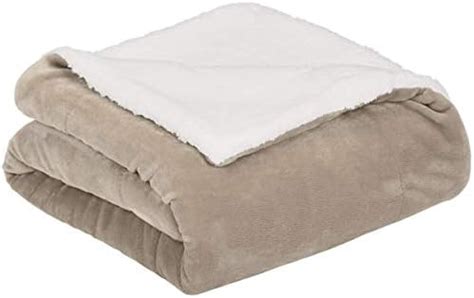 AmazonBasics Polyester Twin Sherpa Blanket, Beige, Taupe, Pack of 1 ...