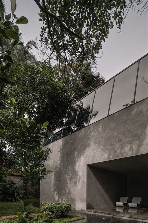 Zen philosophy shapes Brutalism in this ancestral home in Palakkad ...