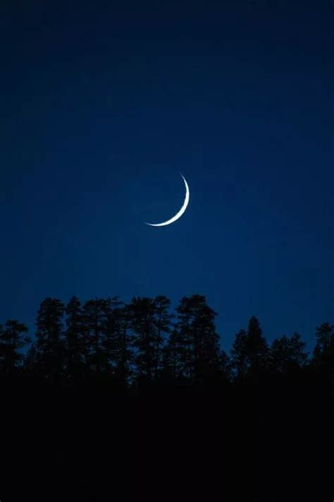 晚上半个月亮的照片,夜深人静半个月亮图片 - 伤感说说吧