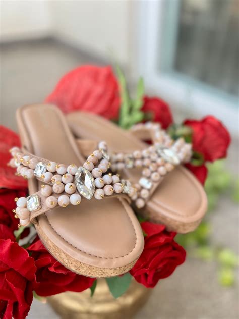 Which sandals are best for sarees? – Sandal Stories