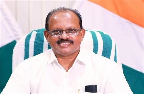 केरल के मंत्री अहमद देवरकोविल ने फहराया उल्टा तिरंगा, पैदा हुआ राजनीतिक ...