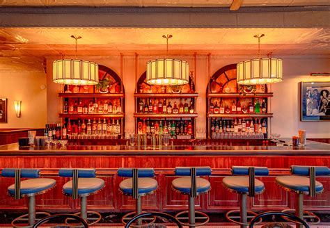 Louis Corner | Hours & Location