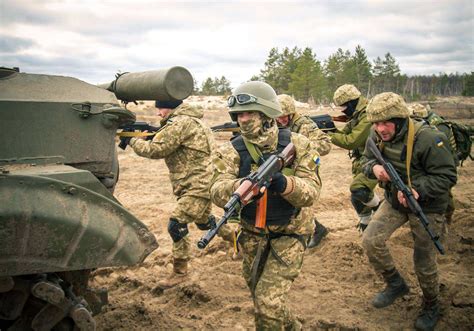乌克兰到底拿到多少西方军援物资？既没飞机也没坦克还不许对俄用_援助