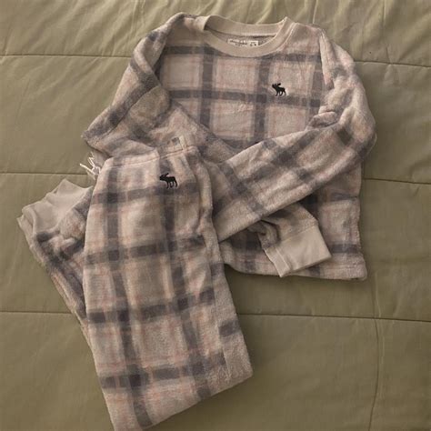 abercrombie sleep set :) size 15/16 - Depop