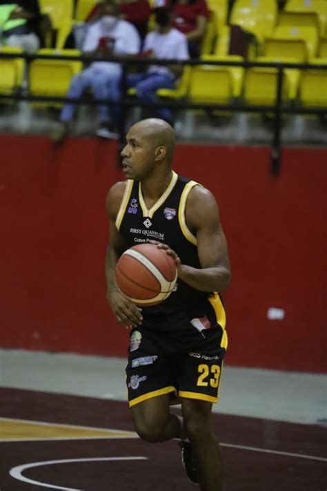 Correcaminos de Colón se acercan a su cuarto trofeo de la LPB