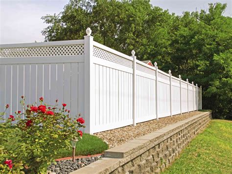 Vinyl vs. Wood Fence: Cost, Strength, Style Comparison