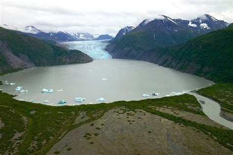 शोधकर्ताओं ने दुनिया भर में पहली बार बर्फ की 800 झीलों का लगाया पता