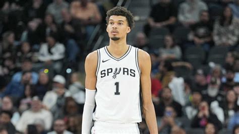 Victor Wembanyama blood clots, explained: Doctor outlines Spurs star's ...