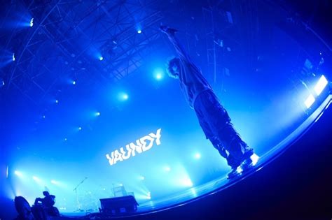 Vaundy - COUNTDOWN JAPAN 23/24 ライブ写真＆セットリスト｜音楽情報サイトrockinon.com(ロッキング ...