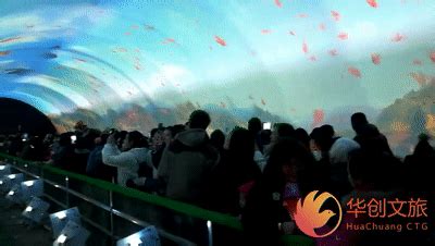 华创文旅打造山西太原灯光节长30米时空隧道投影长廊