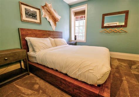 Room 101 - Classic Queen - Boutique hotels for Rent in Groveland ...