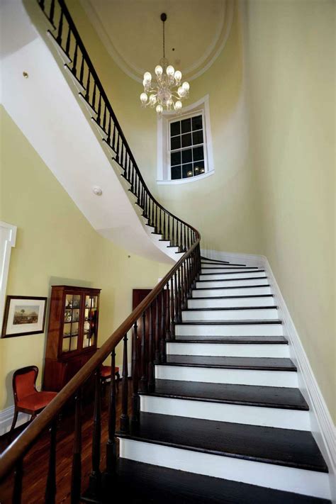 Perrys return to Governor's Mansion