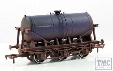 4F-031-010 Dapol OO Gauge 6 Wheel Milk Tank Express Dairy Weathered