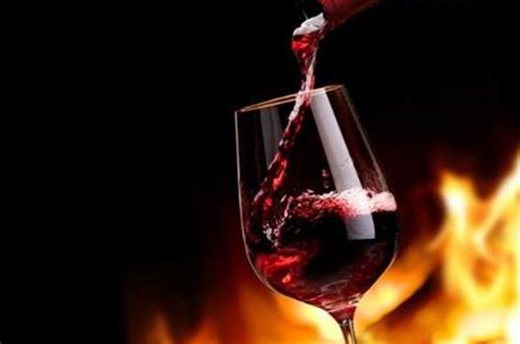 女人睡前喝红酒的好处有哪些 葡萄酒对人体的影响 _维生素