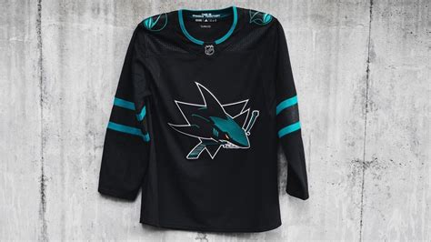 Erik Karlsson unveils new Sharks jersey in surprise appearance - ESPN