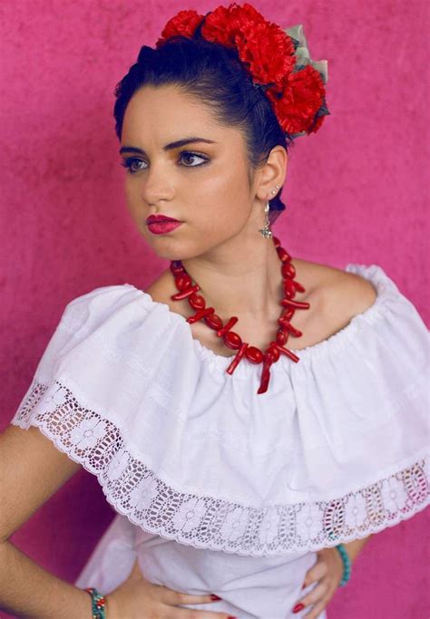 Popular Mexican Hairstyles: Trendy & Easy Styles
