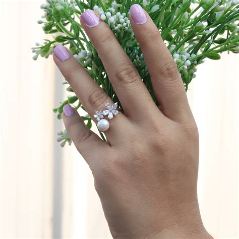 Silver-Toned White Stone Studded Flower Ring – Eri Silvers