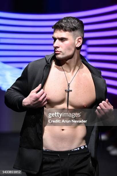 TWINKPOP - Malik Delgaty Drops His Towel For Sam Ledger, Leading To Intense Sucking And Spanking Fun