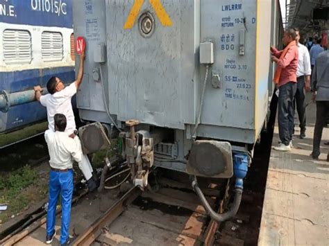 Guard sir lifts a passenger on his shoulder to start the train, know ...