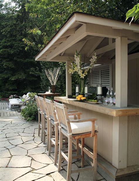 Outdoor bar and kitchen. This would be great off of the indoor kitchen ...