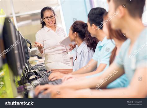Computer Instructor 的图像结果