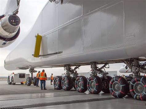 world's largest plane: World's largest plane fires up all 6 engines for ...