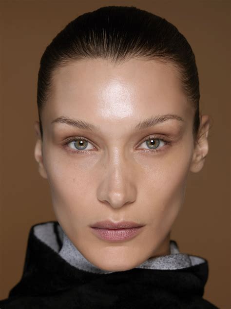 Bella Hadid Chirurgie, Bella Hadid Nose, Bella Hadid Makeup, Gigi Hadid, Frozen Face, Face Tools ...
