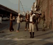 Local People GIF 的图像结果