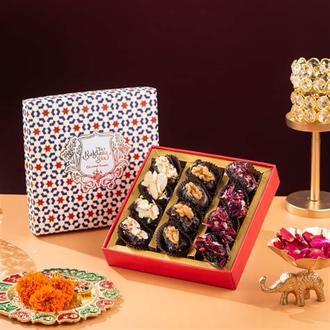 Red Imperial Assoretd Stuffed Dates Box 250g – THE BAKLAVA BOX