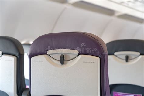 Economy Plane Seats 的图像结果