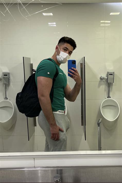 Dailyhungdaddies on Twitter: "Notice anything?…