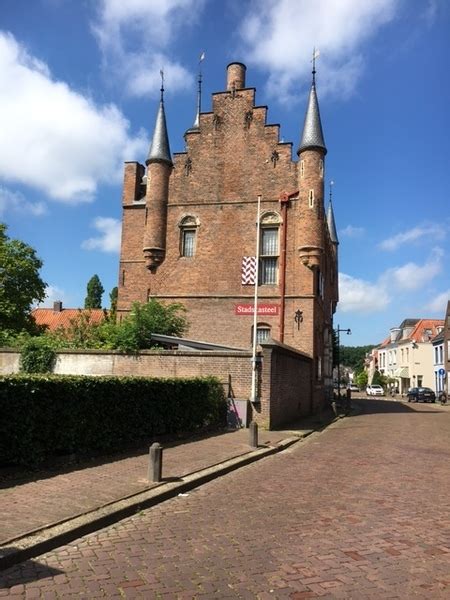 Maarten van Rossum kasteel – Audio guide by Cambium College | tmatic.travel