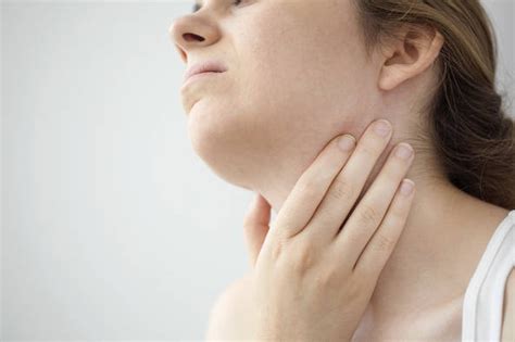 5 Home Remedies To Get Rid of Tonsillitis - lifeberrys.com